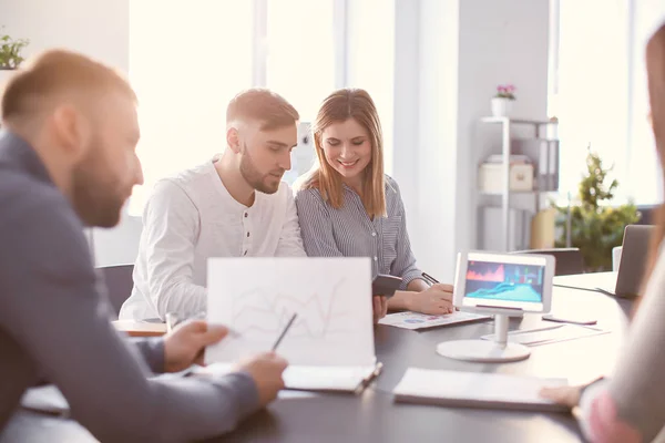 Panel użytkownika platformy Finanse Prosto na laptopie